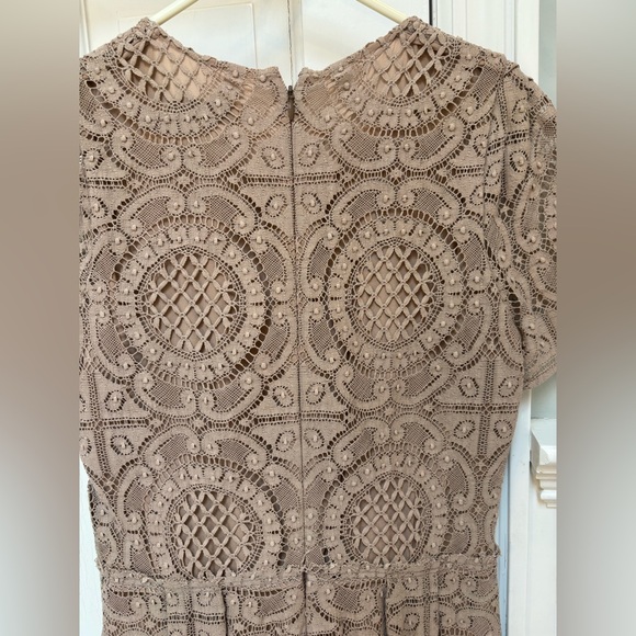 Burberry Lace Dress cafe-au-Lait Short Sleeve Knee Length Dress Size 8 - Picture 3 of 6